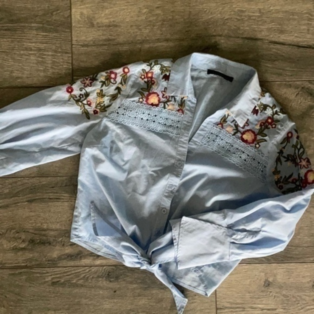 Lulamarie top Embroidered Button Front Shirt Medium